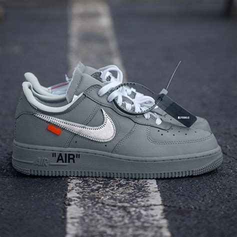 af1 low ghost grey.